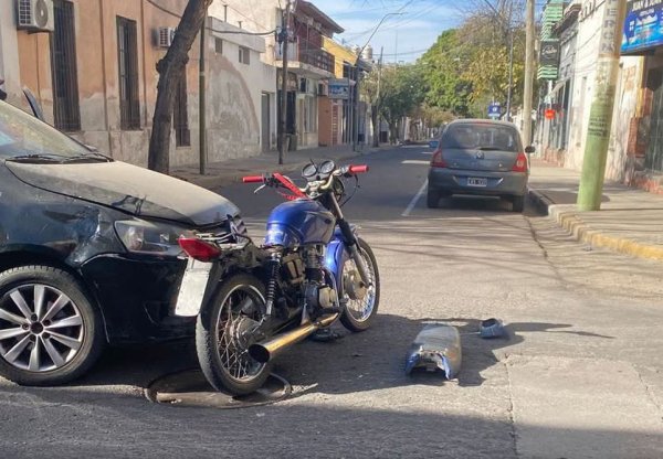 SINIESTRO VIAL DEJ&Oacute; DA&Ntilde;OS MATERIALES EN EL CENTRO