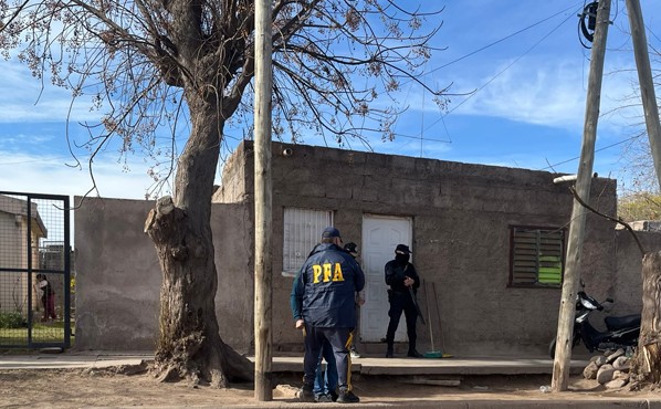 LA POLIC&Iacute;A FEDERAL DESARTICUL&Oacute; UN PUNTO DE VENTA DE DROGA EN EL BARRIO 13 DE ENERO