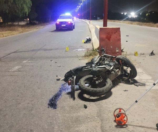 FUERTE SINIESTRO VIAL EN AVENIDA JUAN MANUEL DE ROSAS DEJ&Oacute; DOS HERIDOS GRAVES