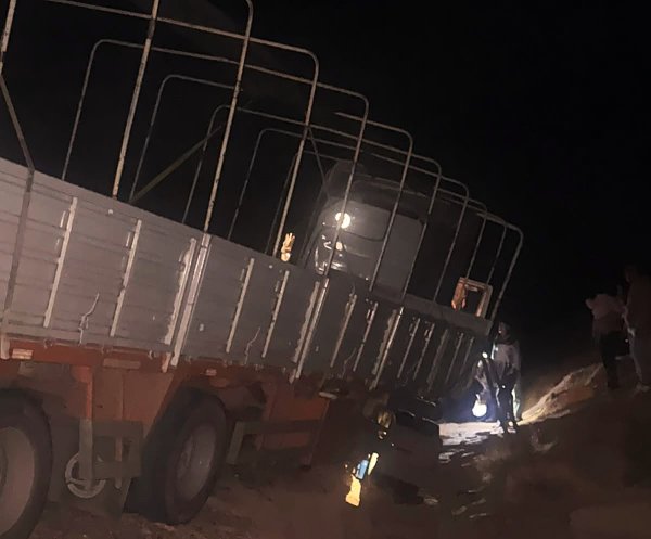 CAMI&Oacute;N QUED&Oacute; VARADO EN SAN BLAS DE LOS SAUCES TRAS CAER A UNA ZANJA