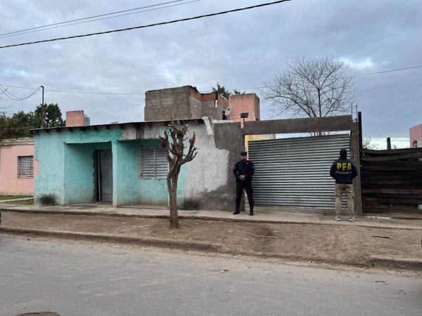 LA PFA DETUVO A UN HOMBRE Y DESARTICUL&Oacute; UN PUNTO DE VENTA DE DROGA EN LA ZONA SUR