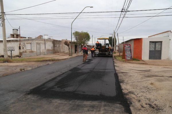 RIOJA VIAL AVANZA CON ETAPA FINAL DE REPAVIMENTACI&Oacute;N EN EL BARRIO ARGENTINO 