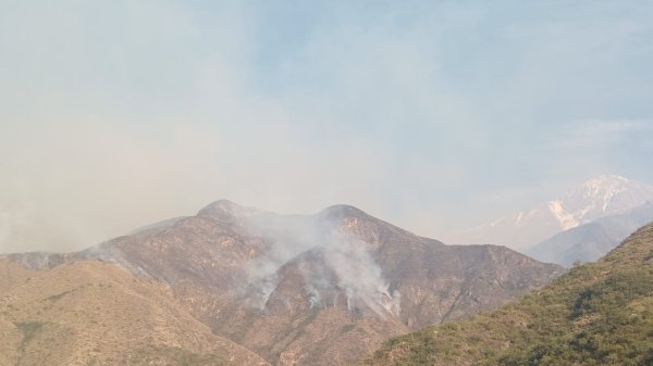 CONTIN&Uacute;A EL OPERATIVO PARA COMBATIR EL INCENDIO EN GUANCHIN Y NO SE REGISTRAN RIESGOS PARA LAS POBLACI&Oacute;N