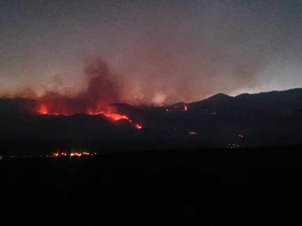 CHILECITO: CONTROLAN EL FOCO EN ESTACI&Oacute;N N&deg; 3 Y COMBATEN LAS LLAMAS EN LA QUEBRADA DE LOS MANZANOS