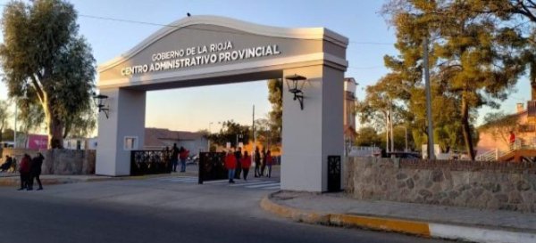 EL GOBIERNO ADELANT&Oacute; EL COBRO DE LOS HABERES DE JULIO
