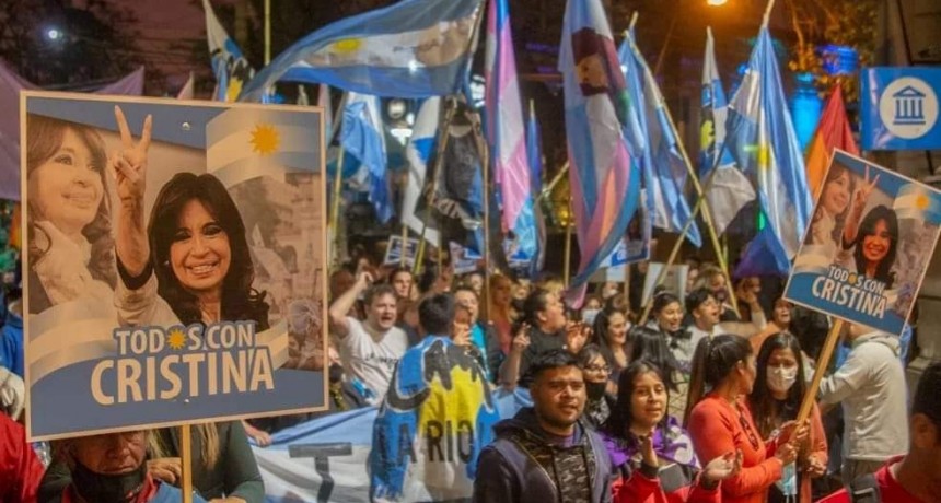 MÁS DE TRES MIL PERSONAS EN LA RIOJA MARCHARÓN APOYANDO A CFK