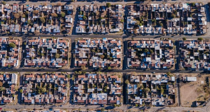 EL GOBIERNO DE LA RIOJA CONTINÚA CON LAS OBRAS DE ASFALTADO EN DIVERSOS BARRIOS DE LA CAPITAL
