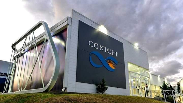 DOCENTES DE LA UNLAR SALIERON EN DEFENSA DEL CONICET