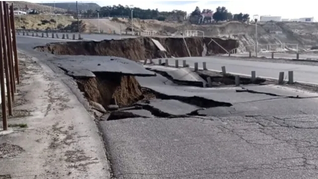 COLAPSÓ LA RUTA 3 EN COMODORO RIVADAVIA Y ESPERAN UN NUEVO DESPLAZAMIENTO