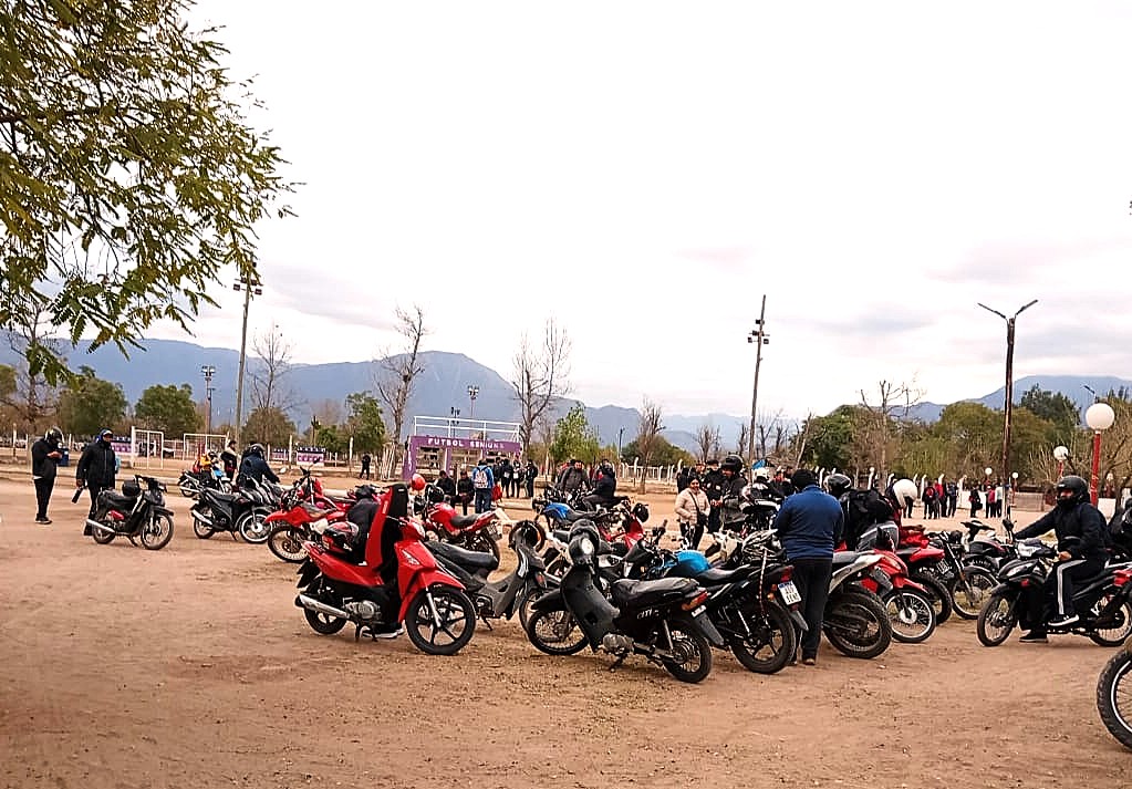 SE DESCOMPENSÓ EN MEDIO DE UN PARTIDO DE FÚTBOL Y FALLECIÓ