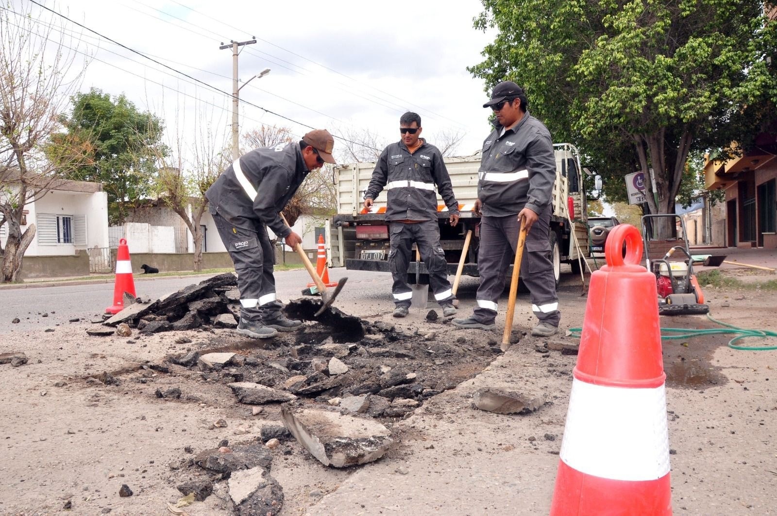 CONCRETARON TAREAS DE BACHEO EN AVENIDA ANGELELLI 