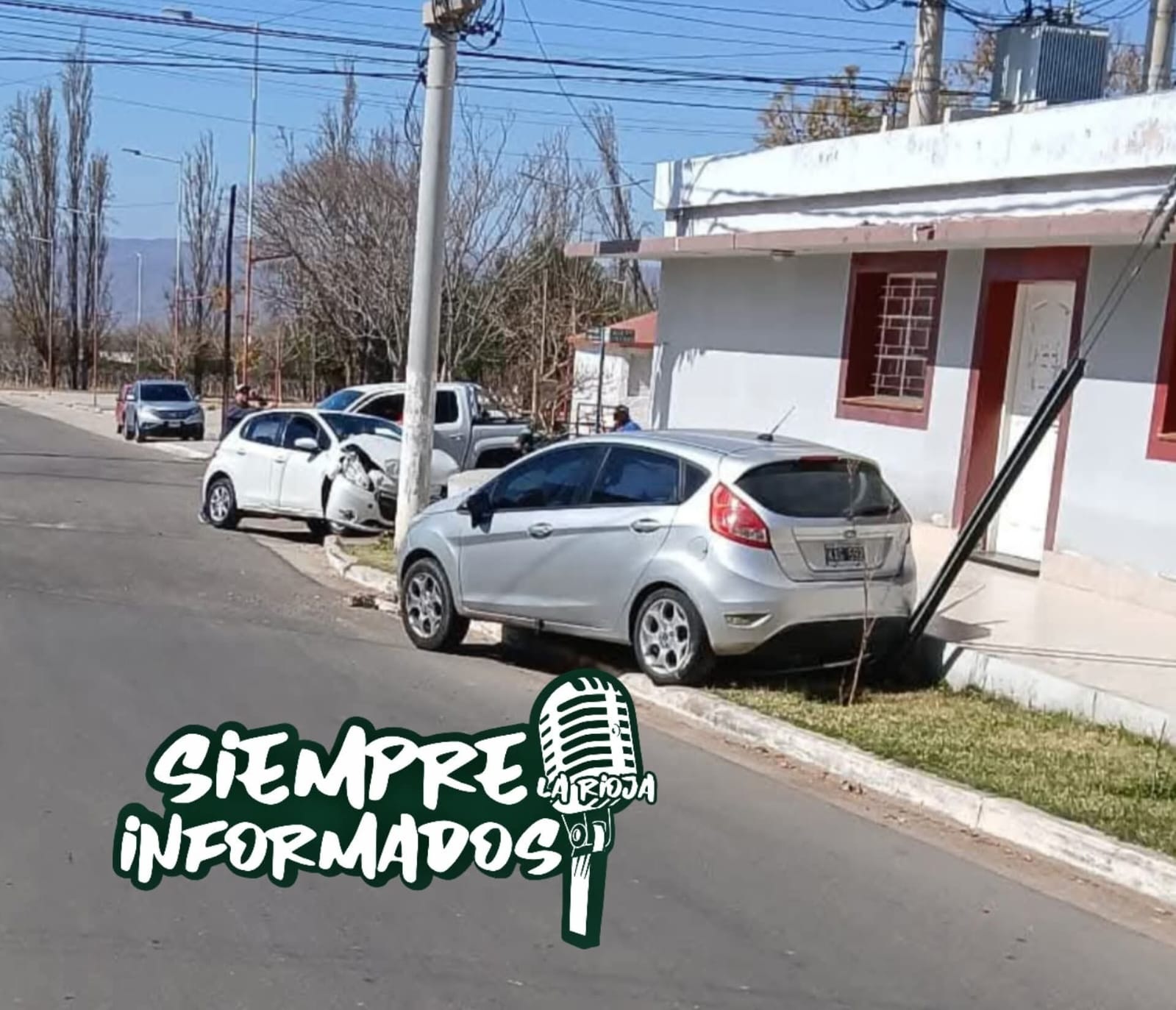 SINIESTRO VIAL EN ANILLACO DEJÓ CUATROS HERIDOS LEVES