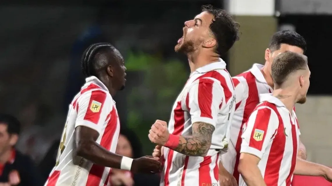 ESTUDIANTE GANÓ CON LO JUSTO Y TREPÓ A LA CIMA DE LA ZONA A