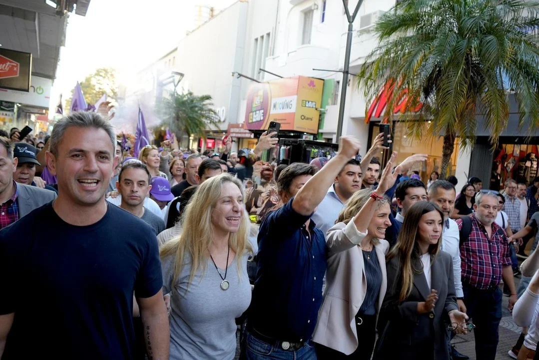 EVACUARON LA CARAVANA DE KARINA MILEI EN CORRIENTES