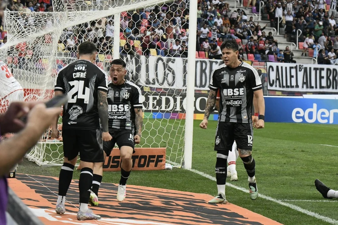 CENTRAL CÓRDOBA PEGÓ DE ENTRADA Y SE LLEVÓ UNA GRAN VICTORIA ANTE ESTUDIANTES