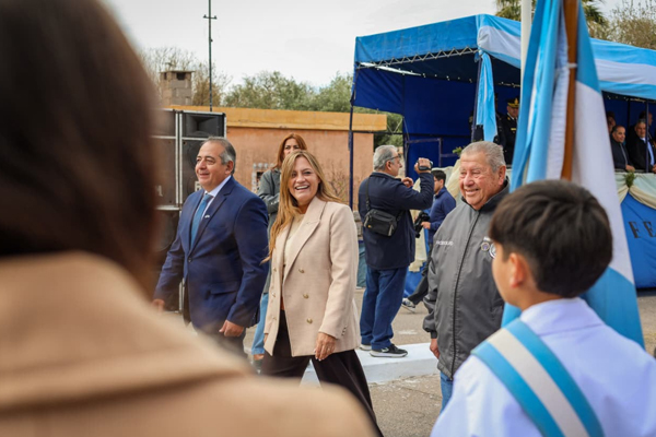  TERE MADERA PRESIDI&Oacute; EL ACTO POR UN NUEVO ANIVERSARIO DEL DEPARTAMENTO CASTRO BARROS 
