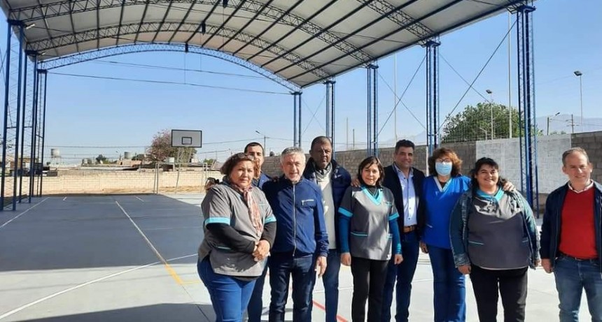 AVANZAN LAS OBRAS EN ESCUELA 