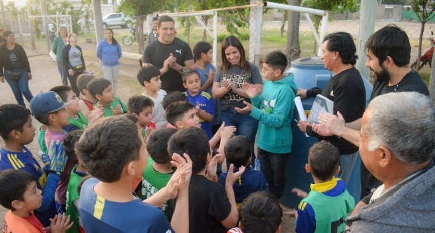 MARICEL MALDONADO VISITÓ Y COLABORÓ CON ESCUELITA DE FÚTBOL 