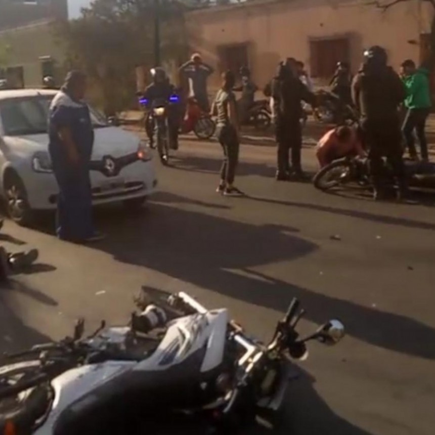 URGENTE: FUERTE SINIESTRO VIAL ENTRE DOS MOTOS 