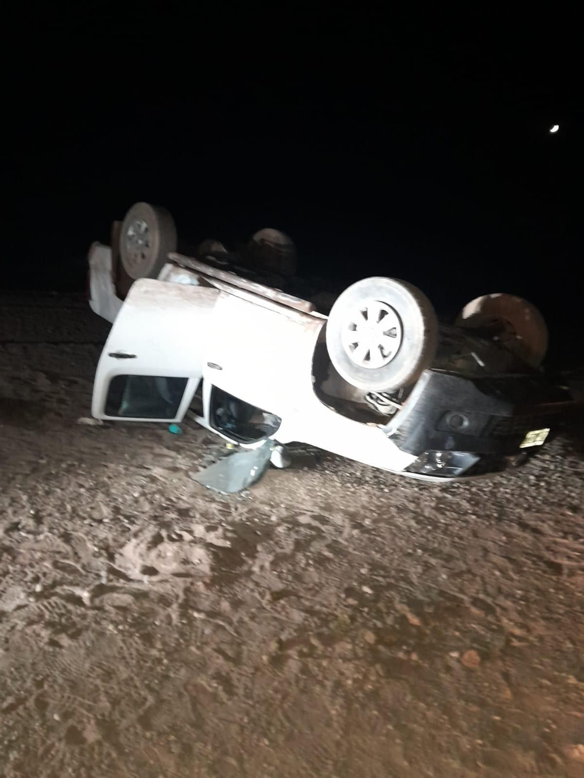 VOLCÓ UNA CAMIONETA EN RUTA 40 Y SUS OCUPANTES SALIERON ILESOS