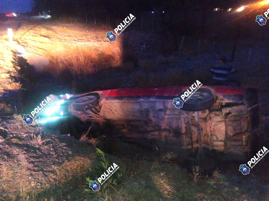 VOLCÓ Y TERMINO EN UNA ALCANTARILLA