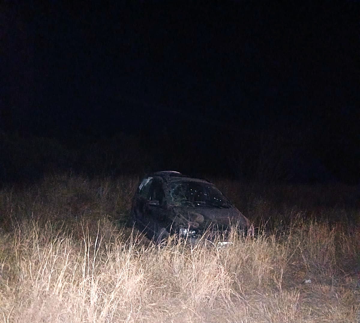 UNA MUJER VOLCÓ EN SU AUTO Y SOLO SUFRIÓ LESIONES LEVES