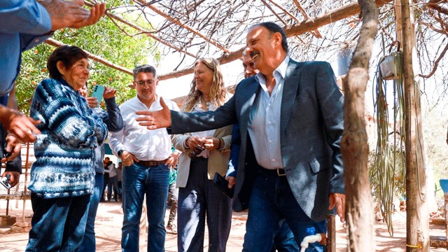 EL GOBERNADOR QUINTELA ENTREGÓ VIVIENDAS EN SAN BLAS DE LOS SAUCES