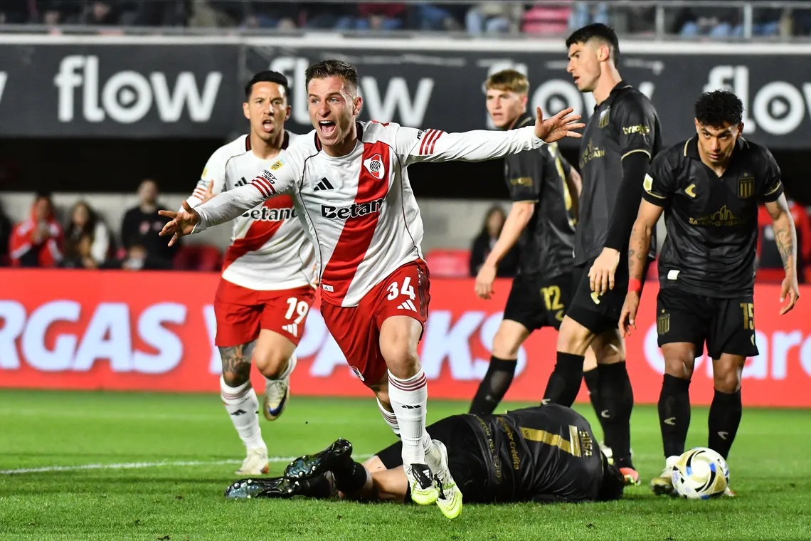 RIVER SE LLEVÓ UN TRIUNFO CLAVE ANTE ESTUDIANTES Y ES LIDER DE SU ZONA