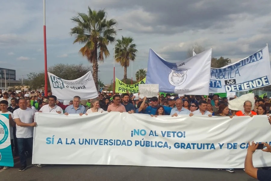 LA RIOJA SE MOVILIZÓ POR EL FINANZIAMIENTO UNIVERSITARIO