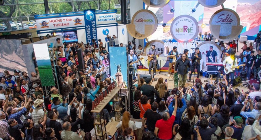LA FERIA DEL TURISMO VIBRO AL RITMO DE LA CHAYA EN SU SEGUNDA JORNADA CON SERGIO GALLEGUILLO