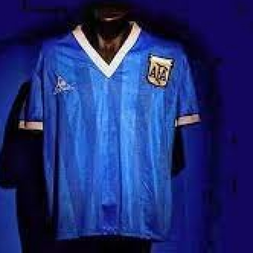 LA MÍTICA CAMISETA DE DIEGO DEL 86 SE FABRICA EN NUESTRA PROVINCIA