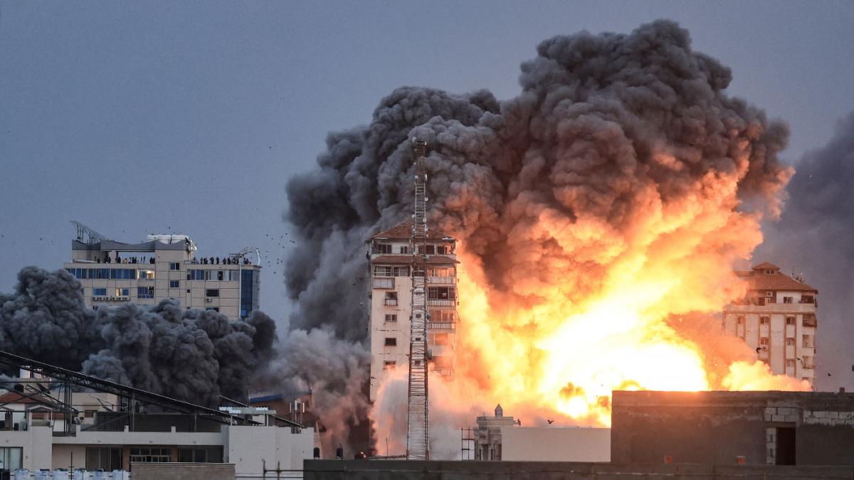 CASI 1.000 DE MUERTOS Y HAY AL MENOS UN CENTENAR DE REHENES ISRAELIES EN GAZA