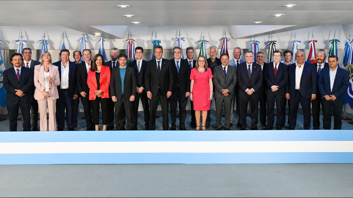 MASSA CONSIGUIÓ EL RESPALDO DE 19 GOBERNADORES DE DISTINTOS ESPACIOS POLITICOS