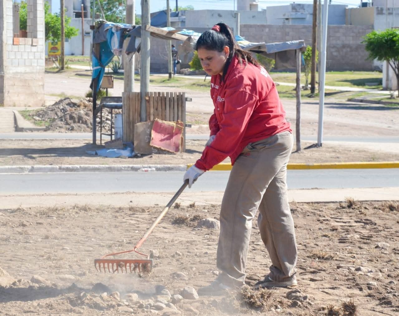LA MUNICIPALIDAD REALIZÓ UN OPERATIVO LIMPIEZA EN EL BARRIO NÉSTOR KIRCHNER