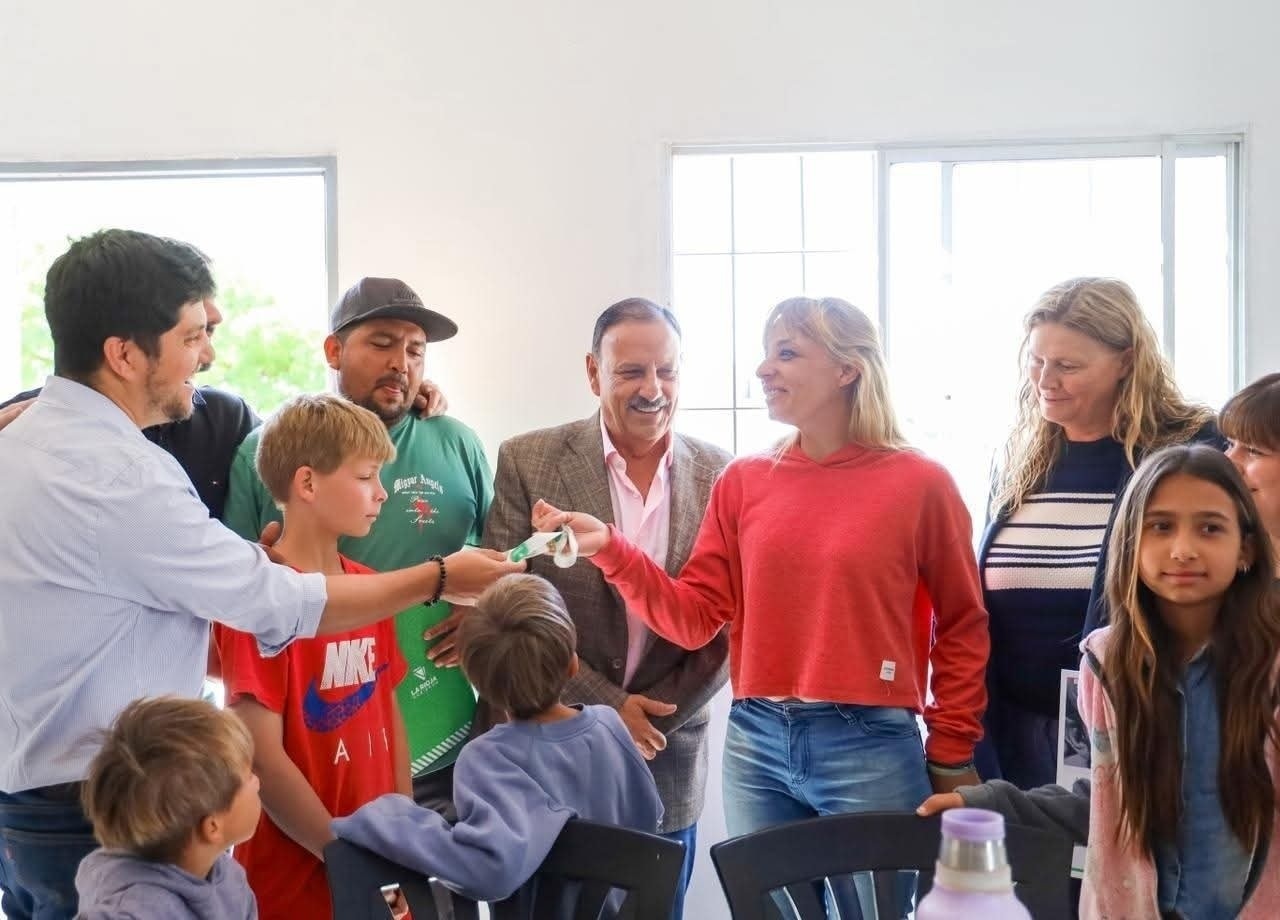 EL GOBIERNO CONTINÚA CON LA ENTREGA DE VIVIENDAS DEL PLAN ANGELELLI