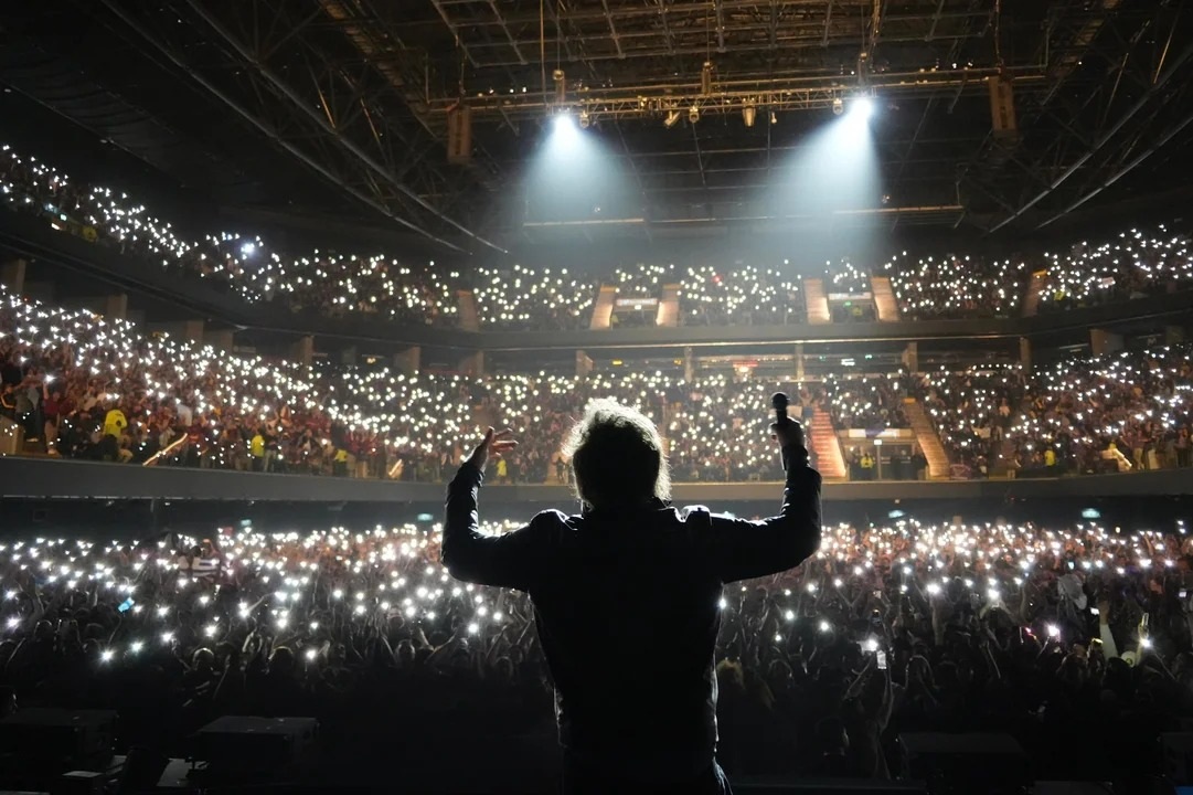MILEI PRESENTÓ SU LIBRO A PURO ROCK Y PIDIÓ A SUS SEGUIDORES QUE 