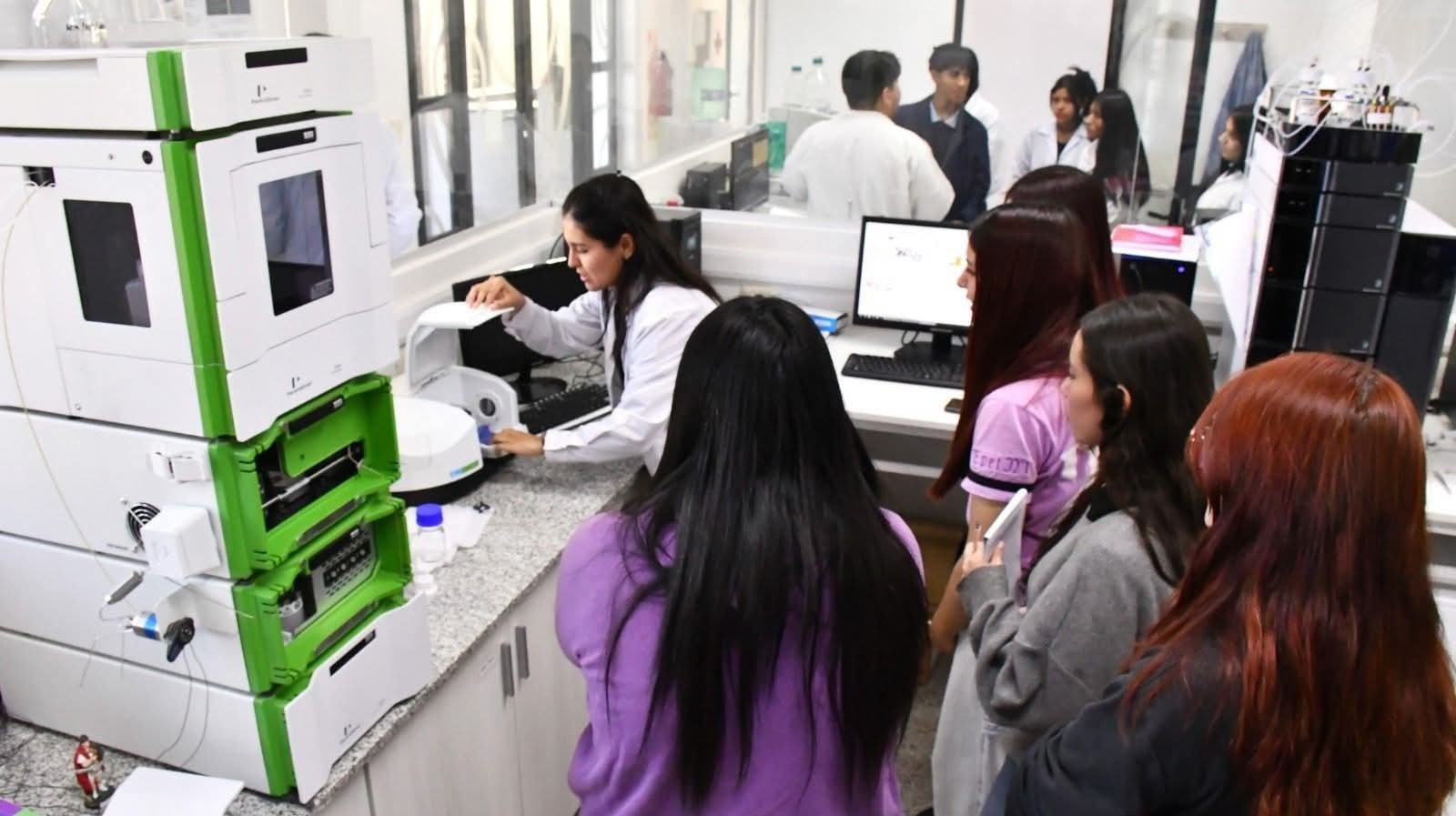 LA PROVINCIA IMPULSA LA FORMACIÓN CIENTÍFICA DE ESTUDIANTES EN EL INSTITUTO DE SERVICIOS AMBIENTALES 