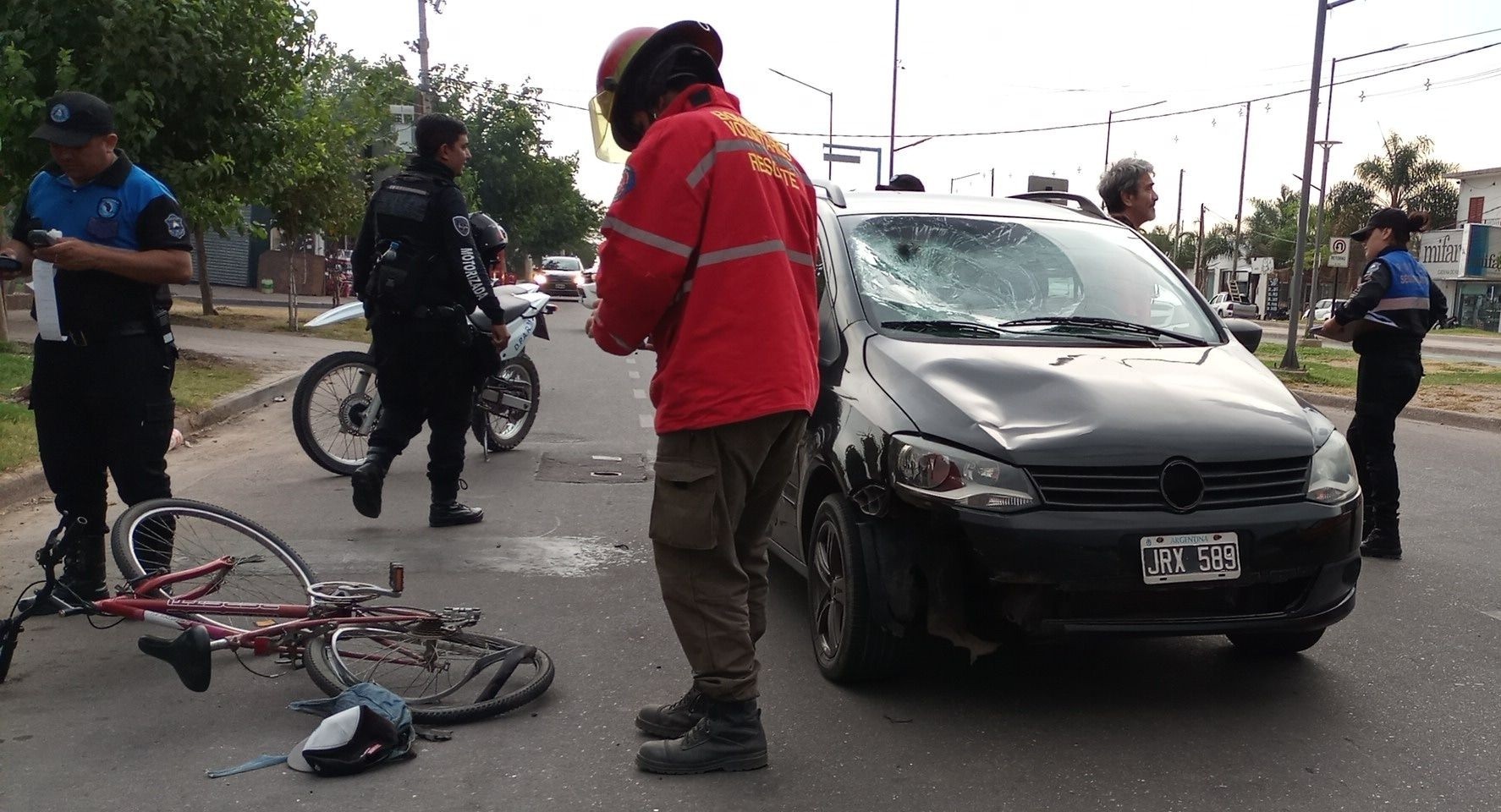 UN CICLISTA SUFRIÓ HERIDAS TRAS UN SINIESTRO VIAL CON UN AUTO