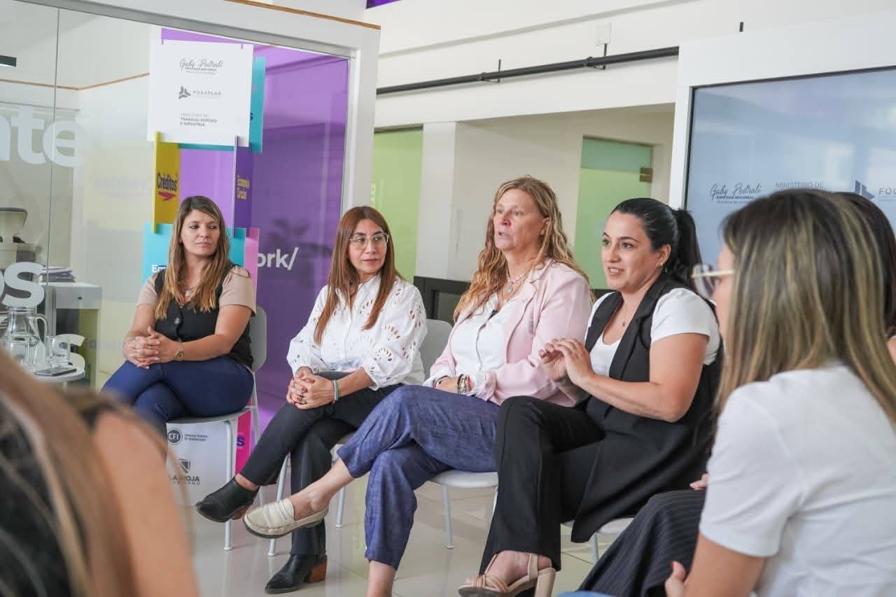 GABRIELA PEDRALI SE REUNIÓ CON  MUJERES EMPRENDEDORAS