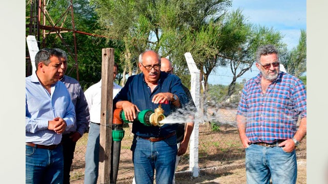 EL GOBIERNO INAUGURÓ EL ACUEDUCTO CHAÑAR - CASTRO BARROS