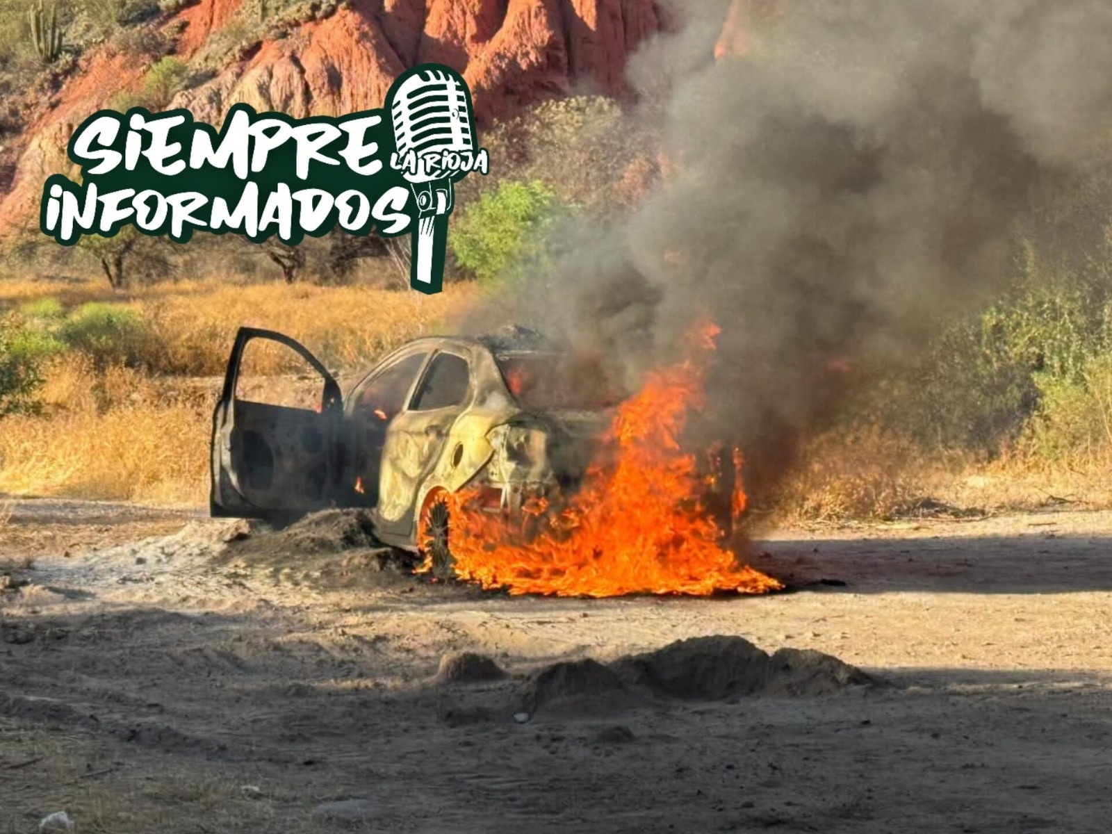  AUTOMÓVIL SE INCENDIÓ A LA ALTURA DE LA “POLLERA DE LA GITANA” 
