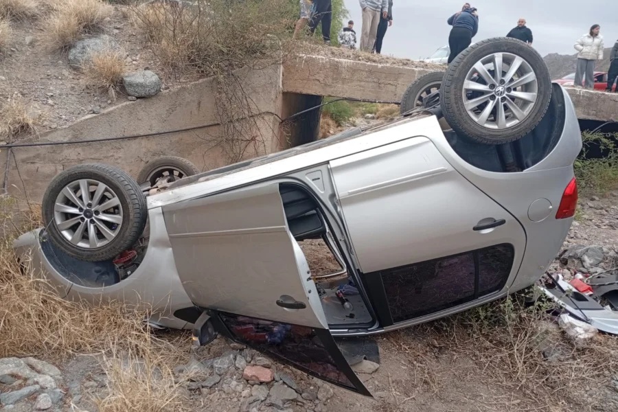 VUELCO EN MALANZÁN DEJÓ DOS HERIDOS