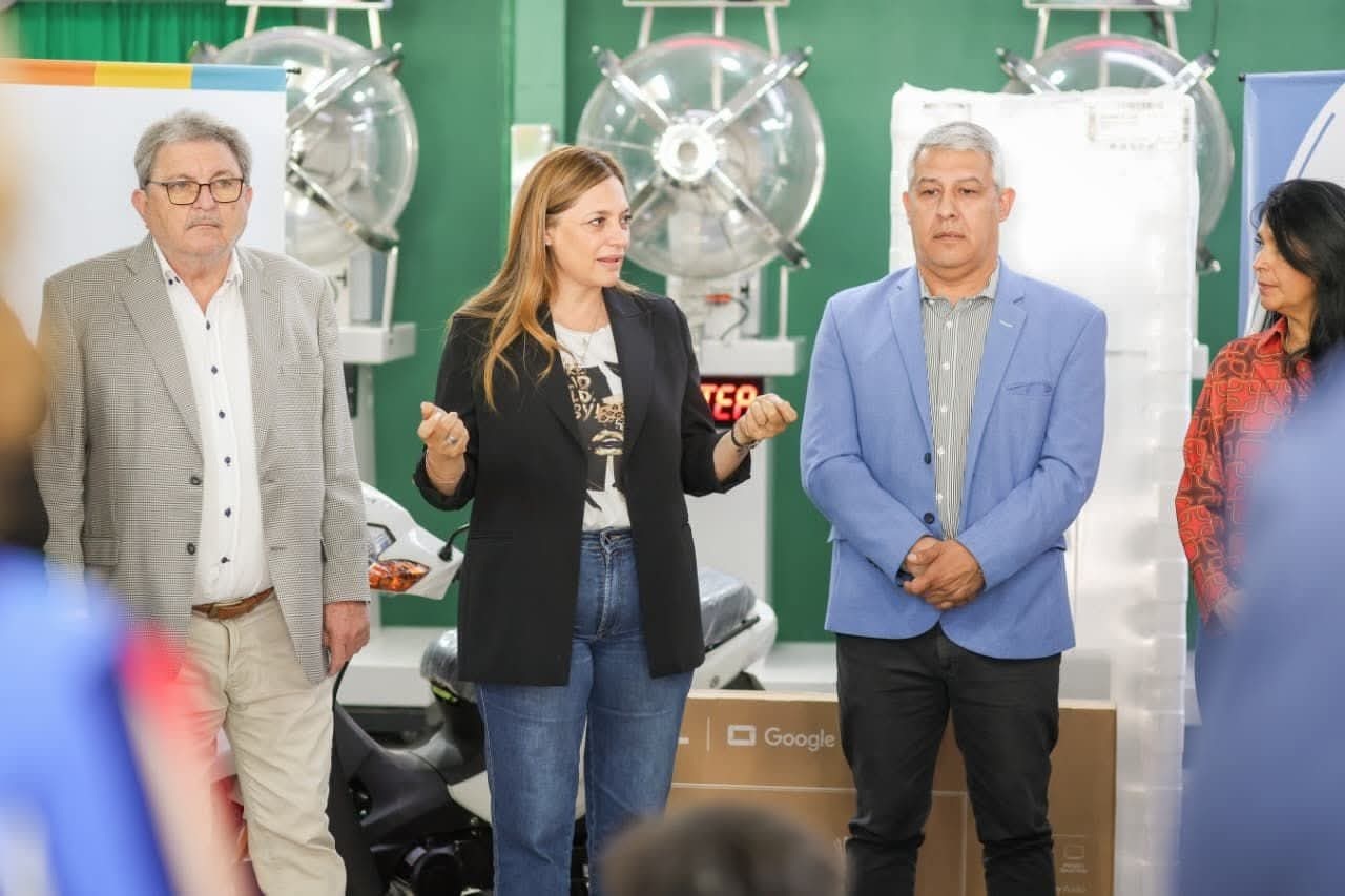 ENTREGARON PREMIOS DE LA RIFA COMUNITARIA 