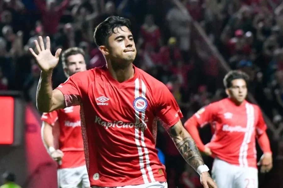 ARGENTINOS JUNIORS GANÓ Y DESPLAZÓ A RIVER A PUESTOS DE LA SUDAMERICANA