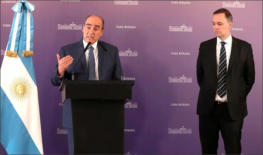 FRANCOS RENUNCIÓ COMO JEFE DE GABINETE Y LO REEMPLAZARÁ ADORNI