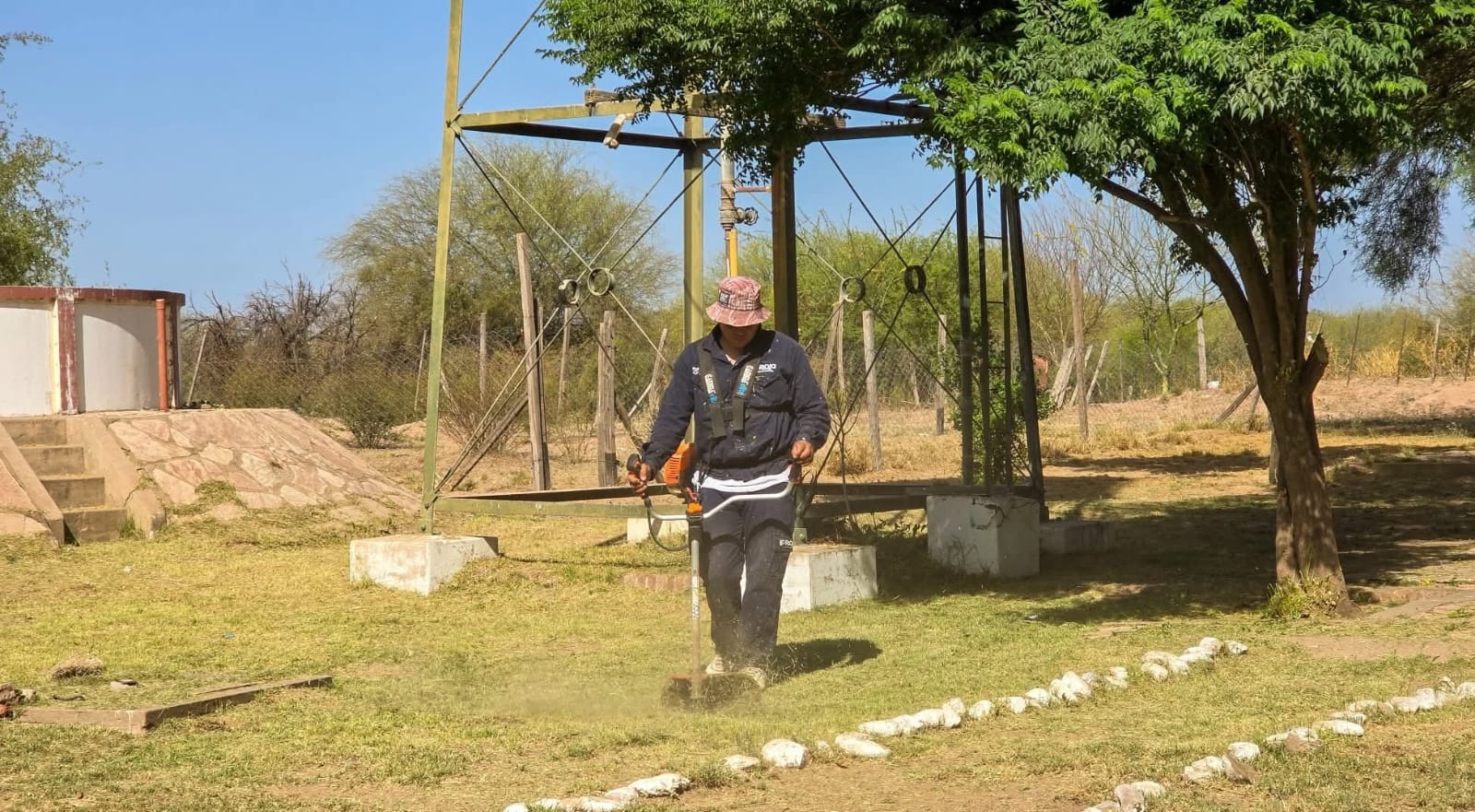 LA MUNICIPALIDAD REALIZÓ TRABAJOS EN LA ESCUELA N° 3