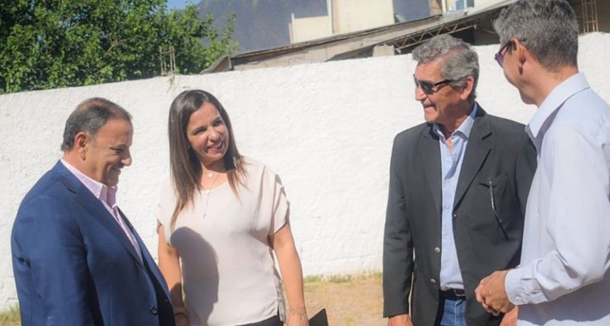  EL GOBERNADOR Y MARICEL MALDONADO ENTREGARON UN MEJORAMIENTO HABITACIONAL 