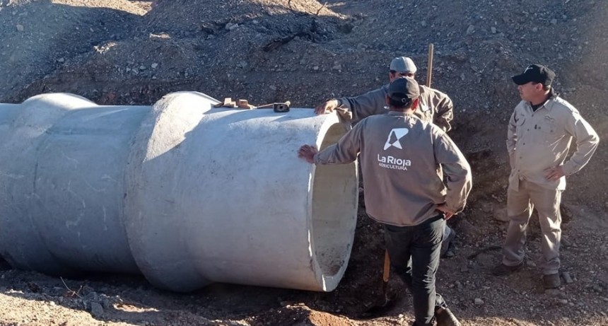 EMPLEADOS DE AGRICULTURA TRABAJAN EN EL DEPARTAMENTO FELIPE VARELA 