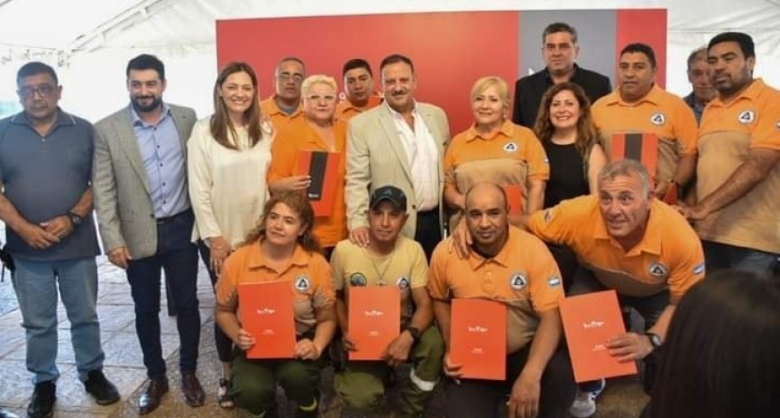 EMPLEADOS DE DEFENSA CIVIL Y CANAL 9